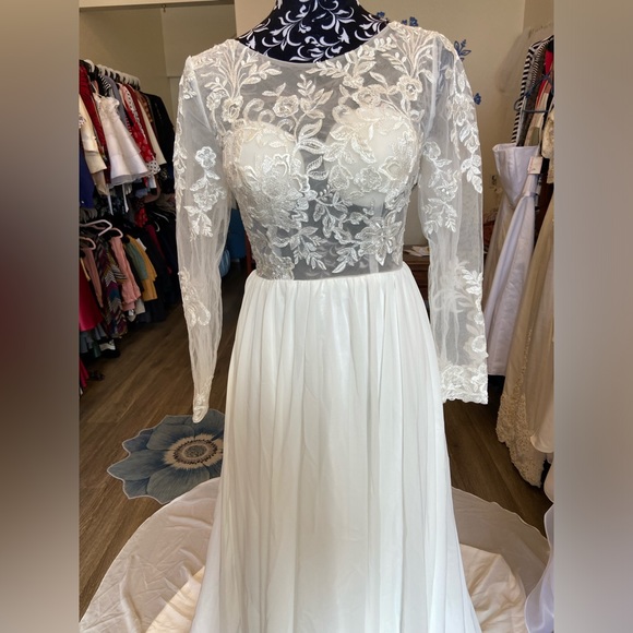 NWT Merry’s Wedding Dress - Picture 3 of 8